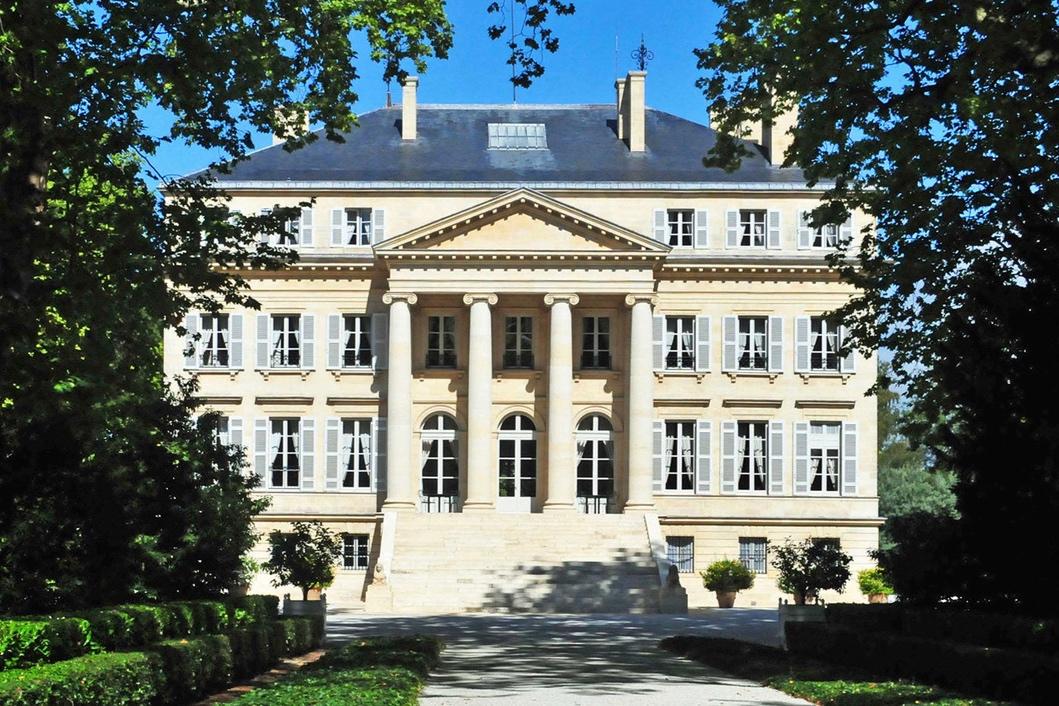A grand Bordeaux château